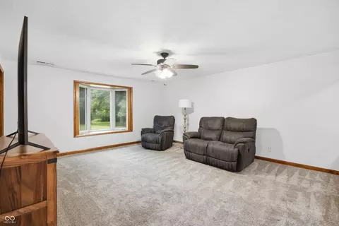 Living - 2334 W Us Highway 36, Pendleton, IN 46064 photo 1 of 2