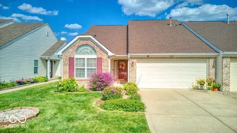 2825 Cadogan Dr, Greenwood, IN 46143