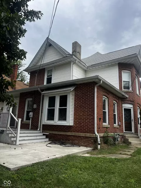 71 W High St, Mooresville, IN 46158