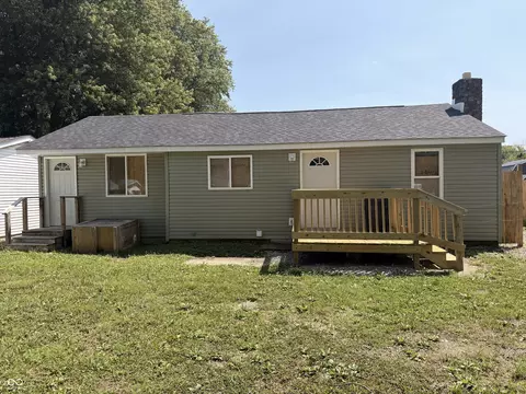 621 Della Rd, Columbus, IN 47203