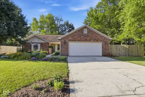 5443 Pine Hill Dr, Noblesville, IN 46062
