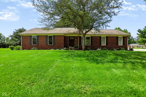 913 Kildeer Ct, Zionsville, IN 46077