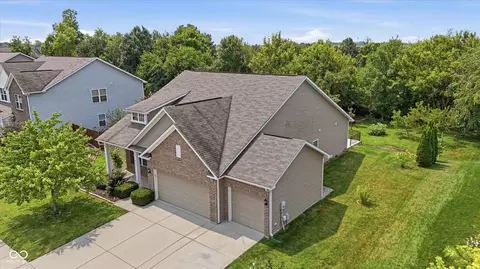 8922 N Springview Dr, Mccordsville, IN 46055