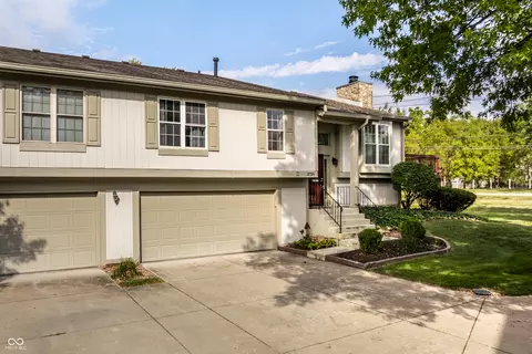 2726 Lakeshire Ln, Indianapolis, IN 46268