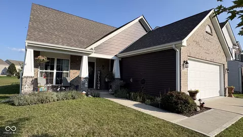 5335 Maywood Dr, Whitestown, IN 46075