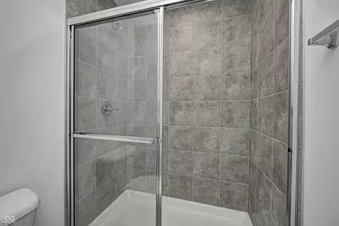 Bath - 6583 Hemlock Ln, Pendleton, IN 46064 photo 2 of 4