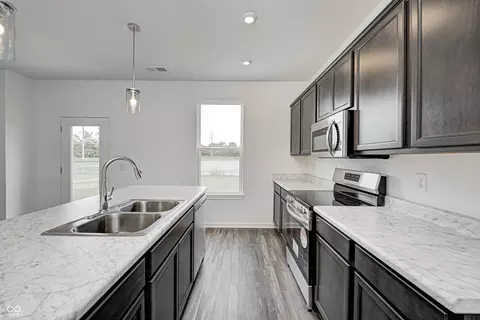 Kitchen - 6583 Hemlock Ln, Pendleton, IN 46064 photo 6 of 8