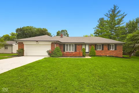 618 Brookview Dr, Greenwood, IN 46142