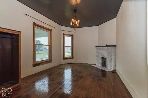 Living - 401 E 7th St, Muncie, IN 47302 photo 1 of 5
