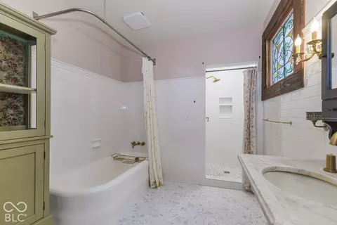 Bath - 401 E 7th St, Muncie, IN 47302 photo 5 of 8