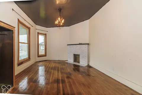 Living - 401 E 7th St, Muncie, IN 47302 photo 3 of 5