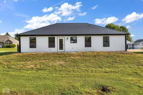Exterior - 404 E College St, Bainbridge, IN 46105 photo 7 of 8