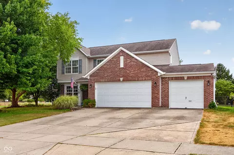 5507 Gainesway Dr, Greenwood, IN 46142