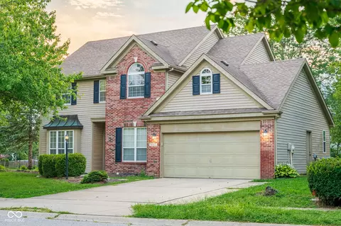 8302 Crystal Pointe Ln, Indianapolis, IN 46236