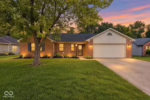 854 Ellington Cir, Greenwood, IN 46143