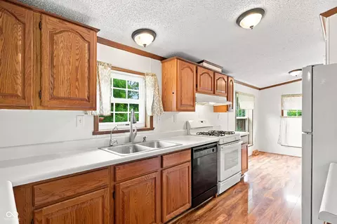 Kitchen - 805 Reformatory Rd, Pendleton, IN 46064 photo 2 of 2