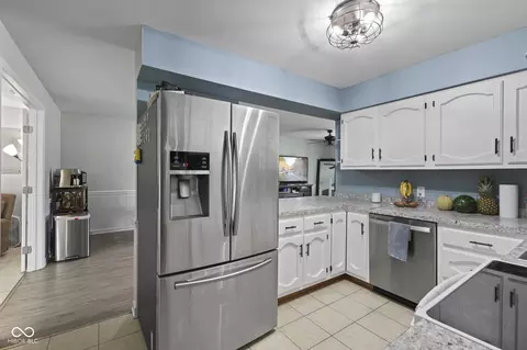 Kitchen - 812 Longfellow Ln, Plainfield, IN 46168 photo 2 of 4
