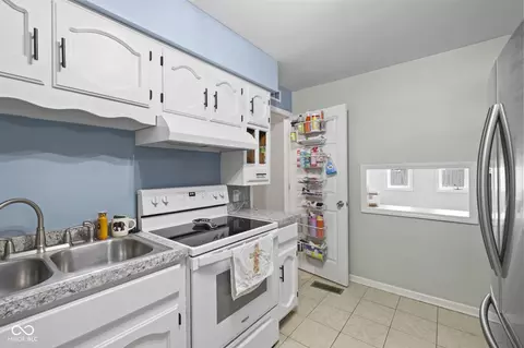 Kitchen - 812 Longfellow Ln, Plainfield, IN 46168 photo 4 of 4