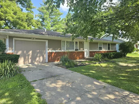 1230 Oakland Dr, Anderson, IN 46012