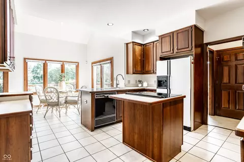 Kitchen - 2540 Sutton Ave, Carmel, IN 46032 photo 4 of 7