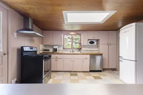 Kitchen - 308 S Davisson St, Bloomington, IN 47403 photo 4 of 4