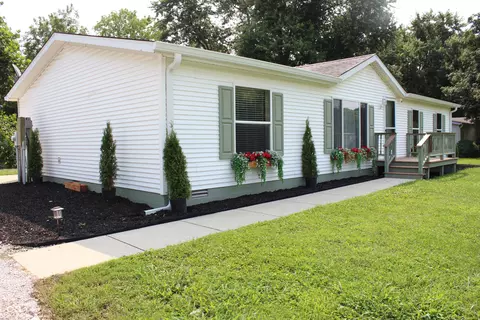 1504 Deer Creek Dr, Greencastle, IN 46135