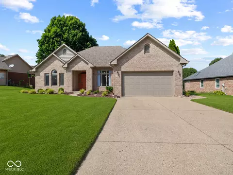 4548 Silver Springs Dr, Greenwood, IN 46142