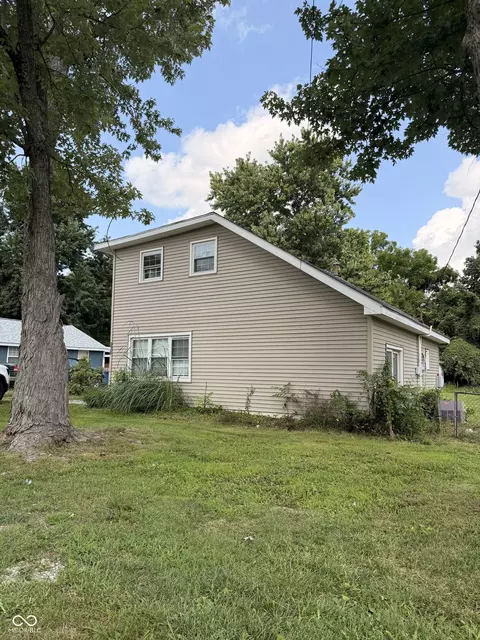 938 S Dupont Pl, West Terre Haute, IN 47885