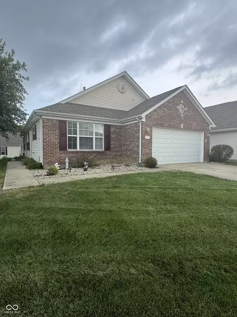 909 W Lincoln Park West Dr, Greenwood, IN 46142