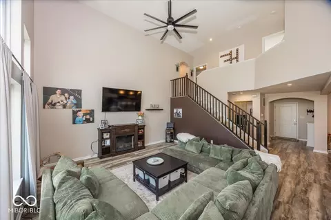 Living - 8740 Buttonbush Cir, Plainfield, IN 46168 photo 2 of 5