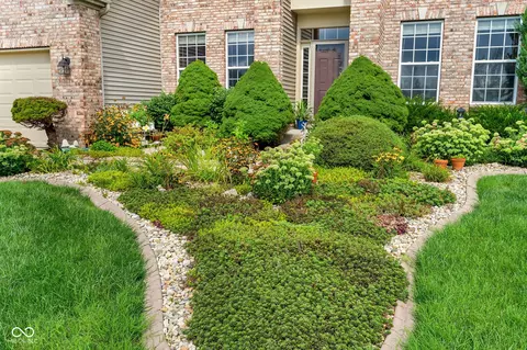 Exterior - 8608 Valarian Dr, Plainfield, IN 46168 photo 2 of 8