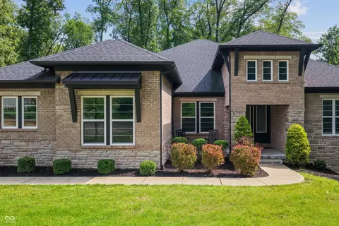 5059 Oak Ridge Trl, Columbus, IN 47201