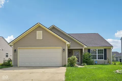 3187 Limber Pine Dr, Whiteland, IN 46184