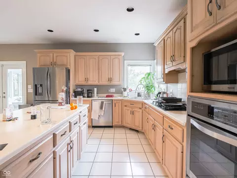 Kitchen - 2232 Longleaf Dr, Fort Wayne, IN 46814 photo 8 of 9