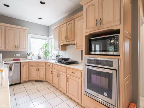 Kitchen - 2232 Longleaf Dr, Fort Wayne, IN 46814 photo 7 of 9