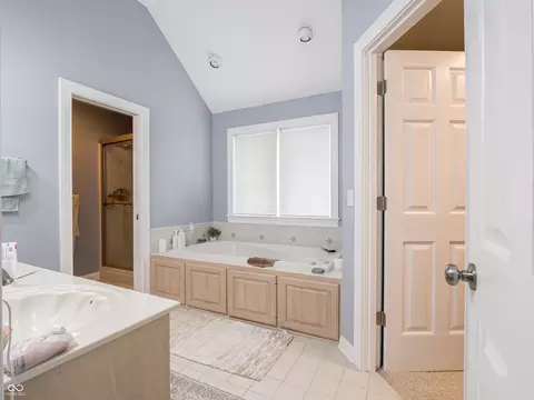 Bath - 2232 Longleaf Dr, Fort Wayne, IN 46814 photo 3 of 8