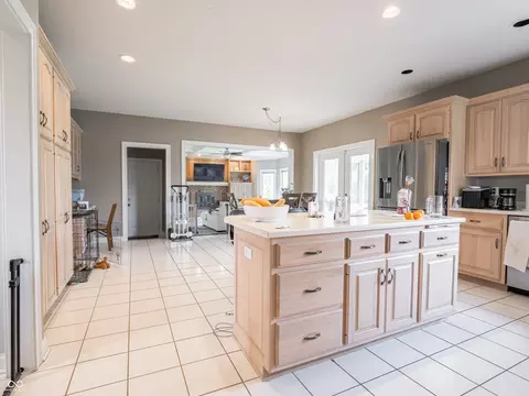 Kitchen - 2232 Longleaf Dr, Fort Wayne, IN 46814 photo 2 of 9