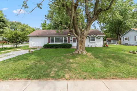 633 Gooseberry Ln, Greenwood, IN 46143