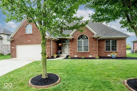 3882 S Cedar Creek Ln, New Palestine, IN 46163