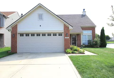 2399 Longleaf Dr, Greenwood, IN 46143