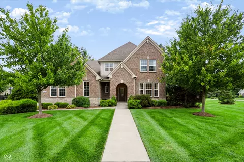 275 N Bend Dr, Greenwood, IN 46142