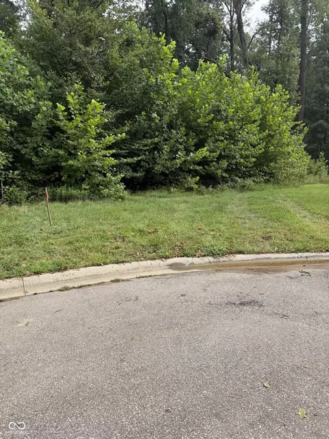 5066 Oak Ridge Trl, Columbus, IN 47201
