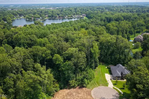 5066 Oak Ridge Trl, Columbus, IN 47201