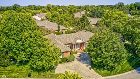 7927 Beaumont Green West Dr, Indianapolis, IN 46250