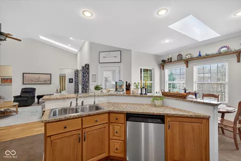 Kitchen - 491 E Chambers Pike, Bloomington, IN 47404 photo 7 of 8