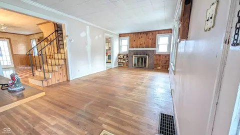 Living - 922 Elbert St, Indianapolis, IN 46227 photo 2 of 4