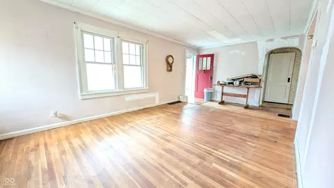 Living - 922 Elbert St, Indianapolis, IN 46227 photo 1 of 4