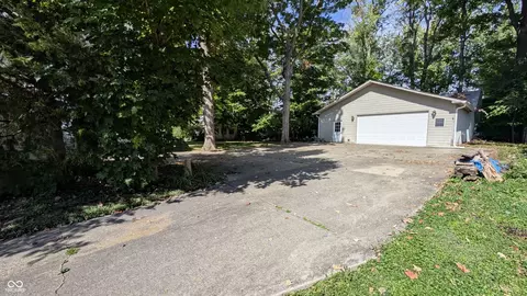 Exterior - 922 Elbert St, Indianapolis, IN 46227 photo 6 of 8