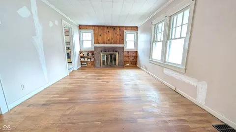 Living - 922 Elbert St, Indianapolis, IN 46227 photo 3 of 4
