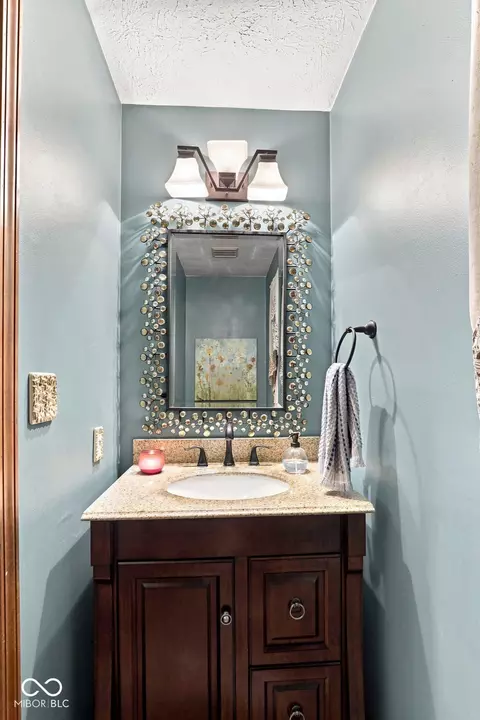 Bath - 3628 Paddock Rd, Plainfield, IN 46168 photo 5 of 5